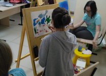 Изостудия: скульптура, живопись, рисунок, пленэр.